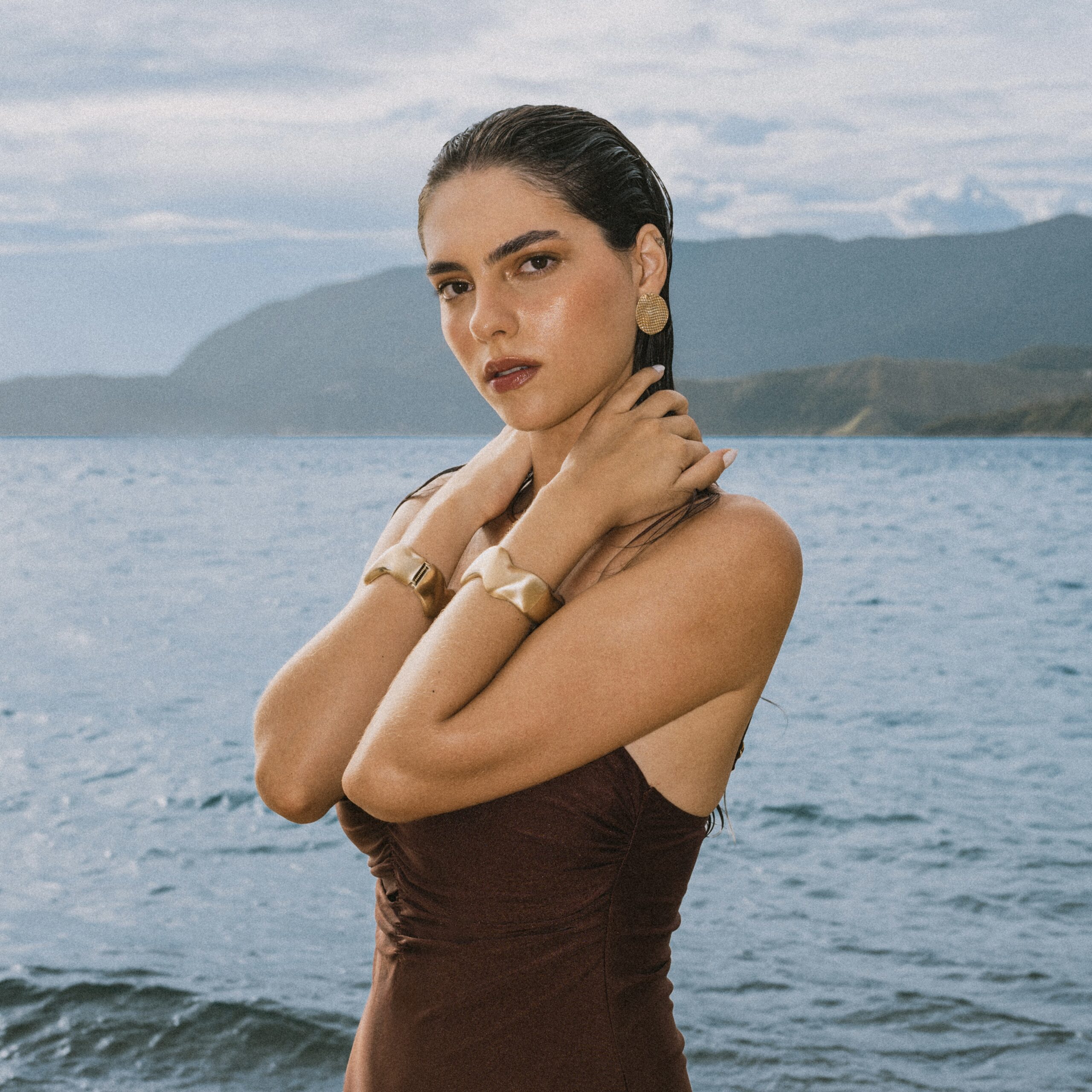 Gabi Mariano transforma sentimentos em canções pop e conquista espaço na música