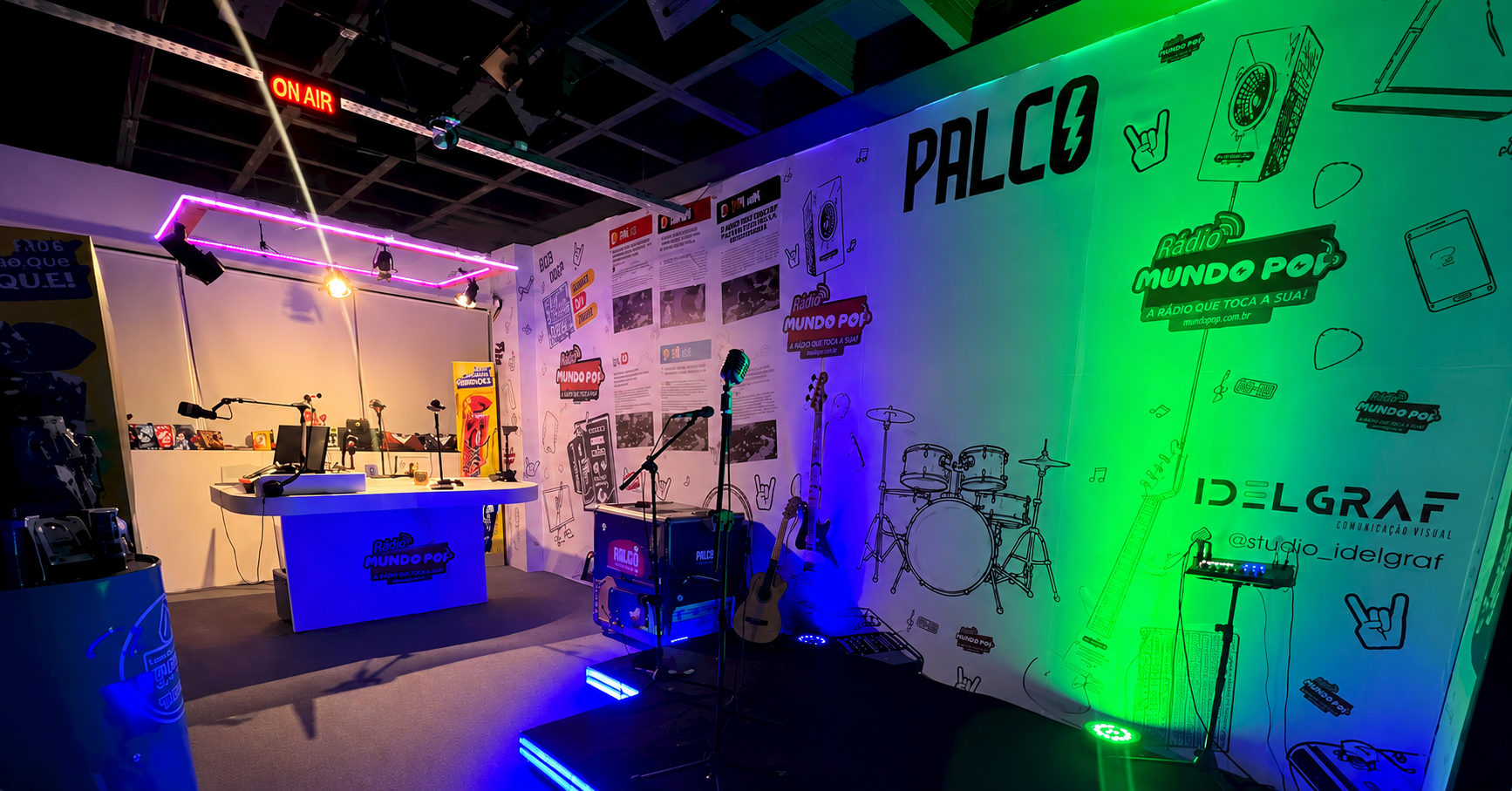 Rádio Mundo Pop dá novo passo na inovação com palco para shows ao vivo