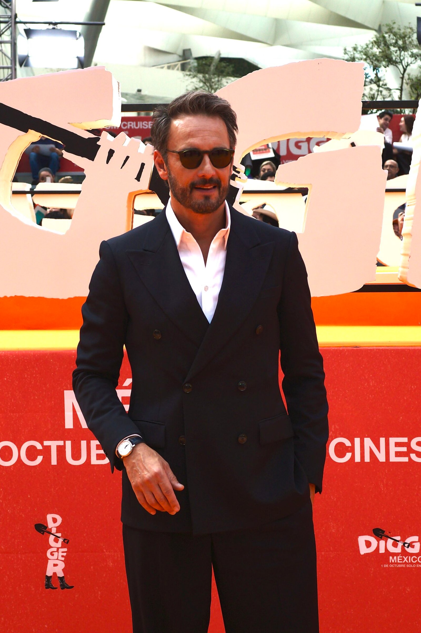Rodrigo Santoro marcou presença no tapete vermelho na pré estréia do filme Digger