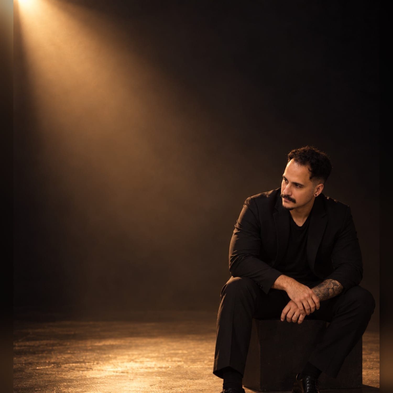Rafa Garcia apresenta ‘Meu Mundo É Seu’ com sonoridade R&B e mensagem de entrega