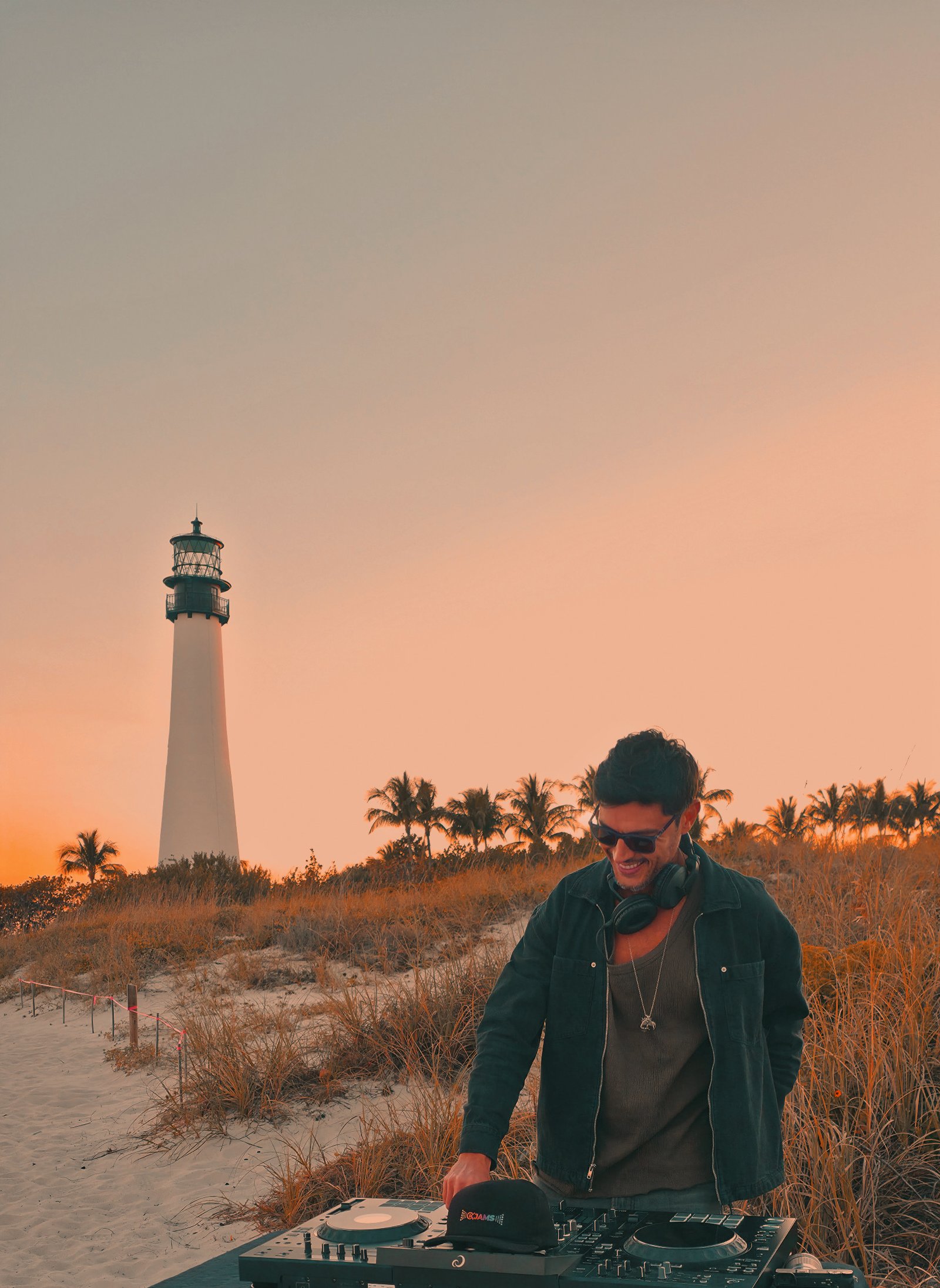 Cassiano Krüger amplia horizontes musicais com lançamento de ‘Um Farol (Remix)’